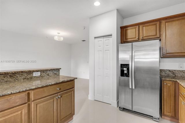 10318 NW 30th Ter, Doral, FL 33172