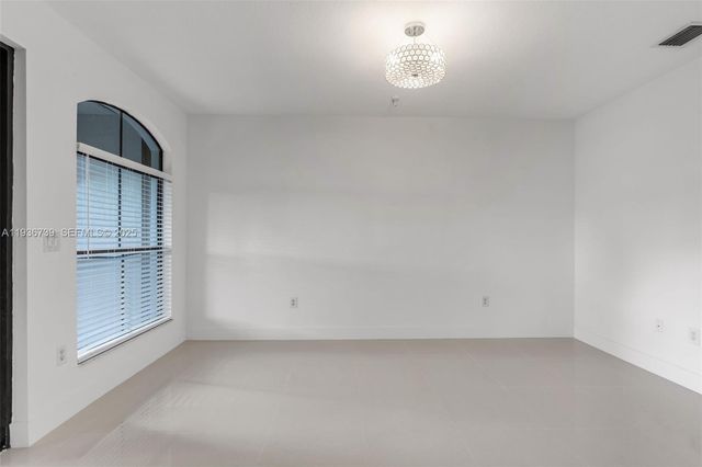 10318 NW 30th Ter, Doral, FL 33172