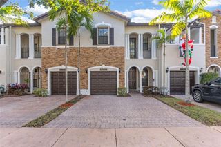 10318 NW 30th Ter, Doral, FL 33172