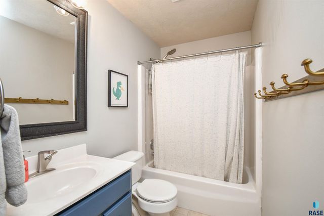 3505 W Trinity Pl Place, Sioux Falls, SD 57108