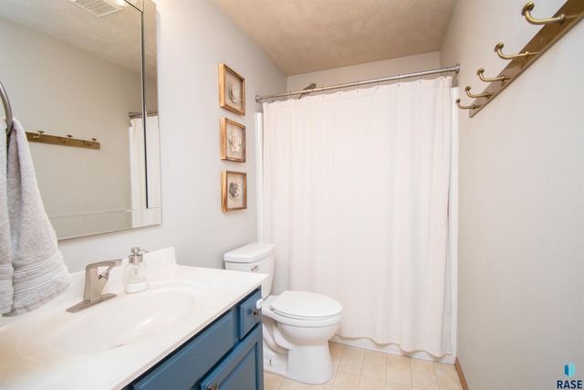 3505 W Trinity Pl Place, Sioux Falls, SD 57108