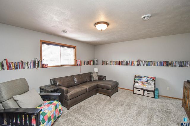 3505 W Trinity Pl Place, Sioux Falls, SD 57108