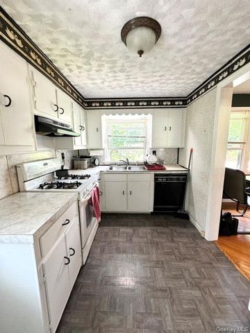35 Willow Road, Beacon, NY 12508