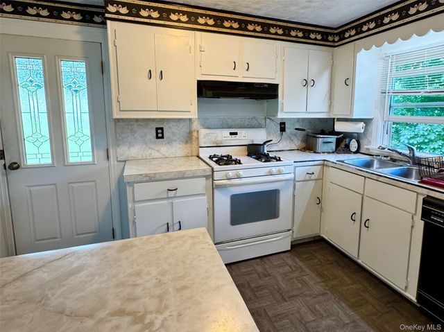 35 Willow Road, Beacon, NY 12508