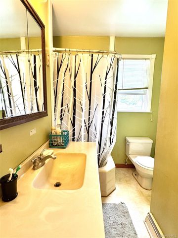 35 Willow Road, Beacon, NY 12508