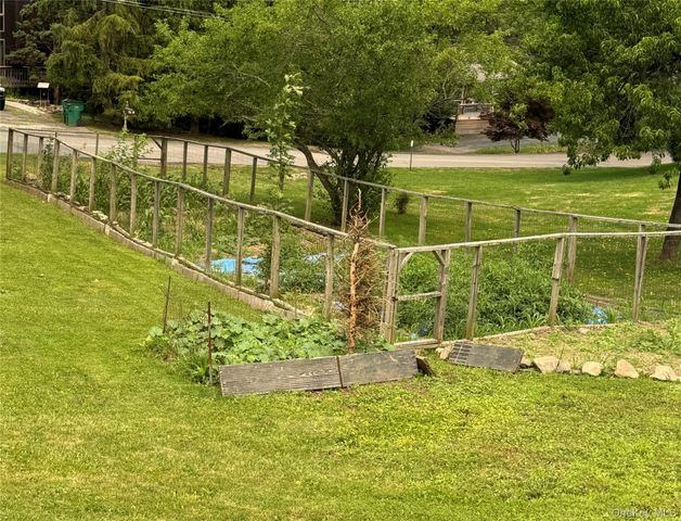 35 Willow Road, Beacon, NY 12508