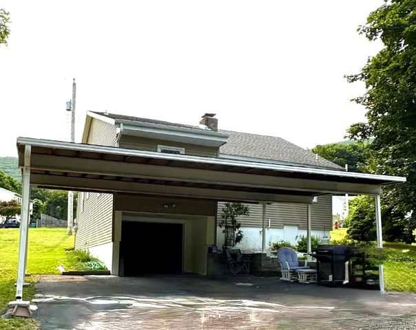 35 Willow Road, Beacon, NY 12508