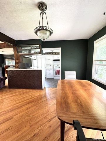 35 Willow Road, Beacon, NY 12508