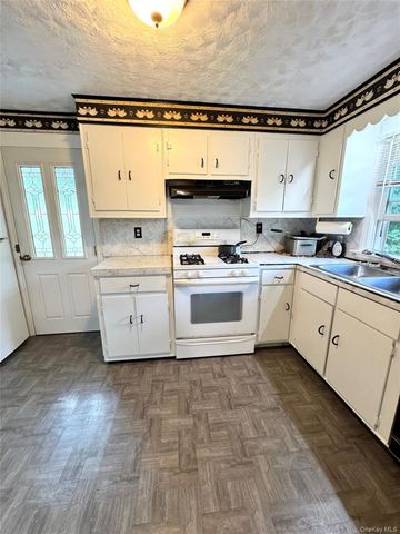 35 Willow Road, Beacon, NY 12508