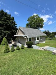 35 Willow Road, Beacon, NY 12508