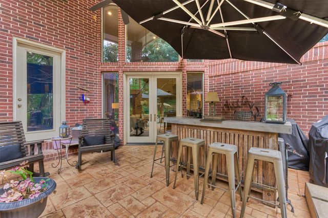 72 Village Hill Drive Drive, Conroe, TX 77304