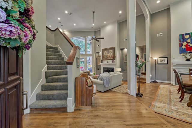 72 Village Hill Drive Drive, Conroe, TX 77304