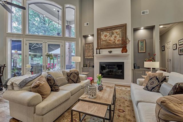 72 Village Hill Drive Drive, Conroe, TX 77304