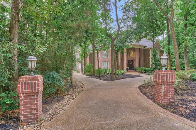 72 Village Hill Drive Drive, Conroe, TX 77304