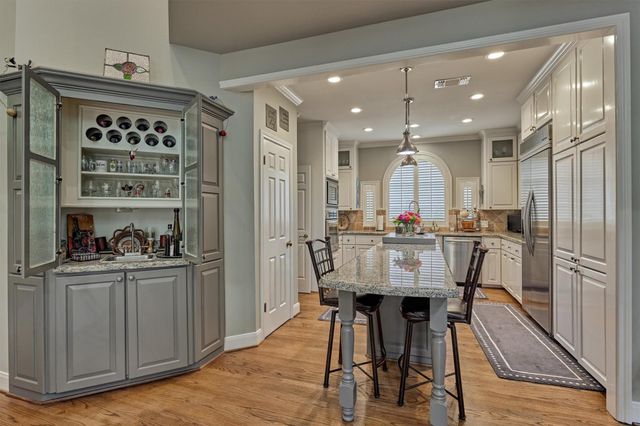 72 Village Hill Drive Drive, Conroe, TX 77304