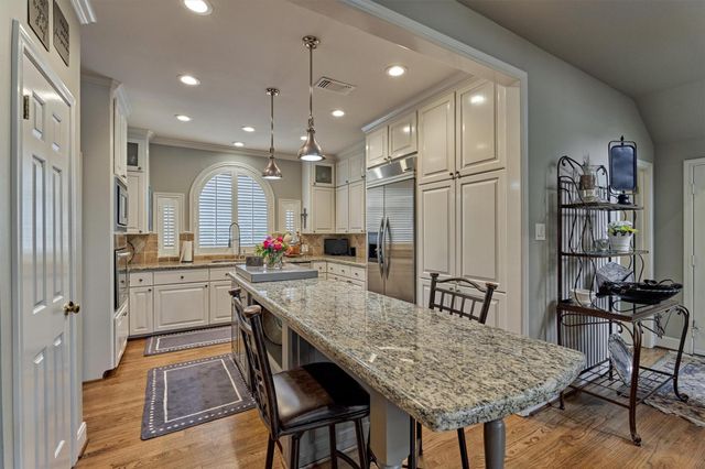 72 Village Hill Drive Drive, Conroe, TX 77304