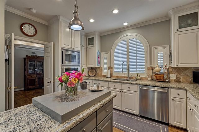 72 Village Hill Drive Drive, Conroe, TX 77304