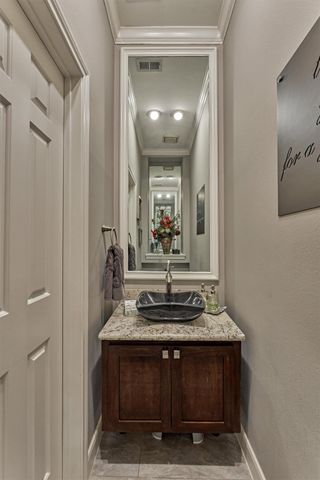72 Village Hill Drive Drive, Conroe, TX 77304