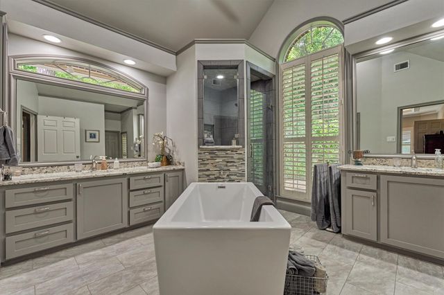 72 Village Hill Drive Drive, Conroe, TX 77304