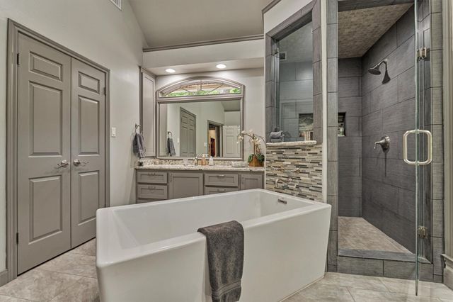 72 Village Hill Drive Drive, Conroe, TX 77304