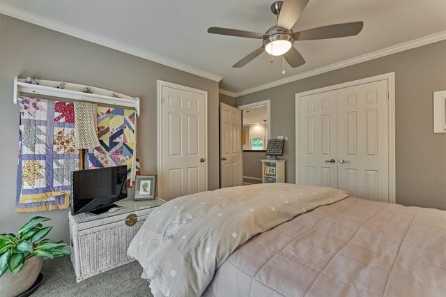 72 Village Hill Drive Drive, Conroe, TX 77304