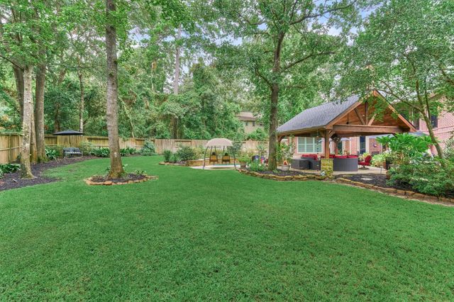 72 Village Hill Drive Drive, Conroe, TX 77304