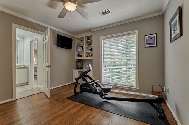 72 Village Hill Drive Drive, Conroe, TX 77304
