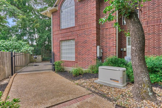 72 Village Hill Drive Drive, Conroe, TX 77304