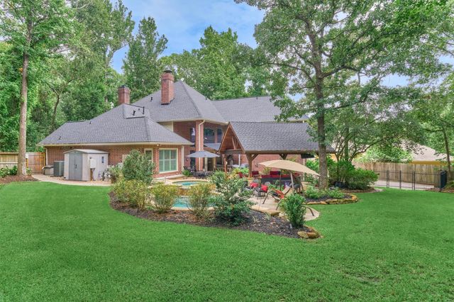 72 Village Hill Drive Drive, Conroe, TX 77304