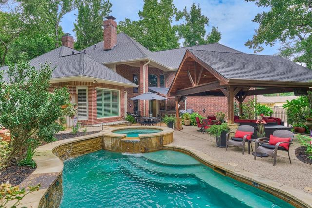 72 Village Hill Drive Drive, Conroe, TX 77304