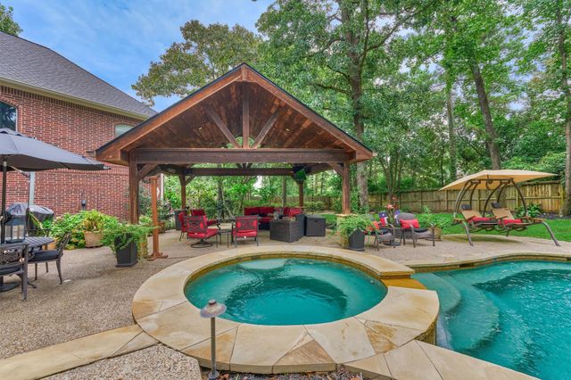 72 Village Hill Drive Drive, Conroe, TX 77304