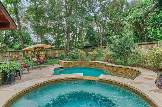 72 Village Hill Drive Drive, Conroe, TX 77304