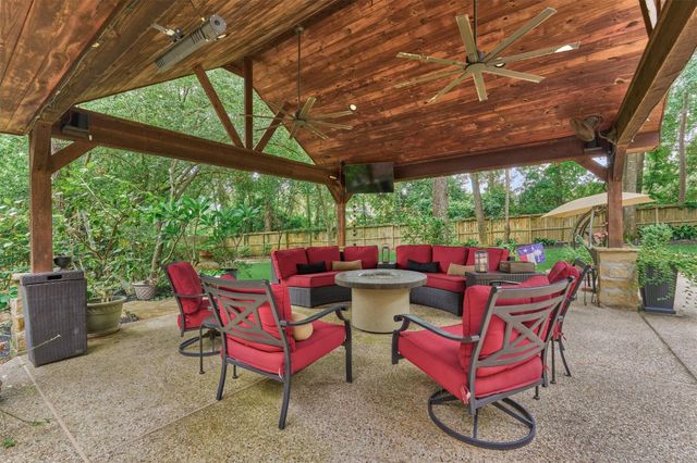 72 Village Hill Drive Drive, Conroe, TX 77304