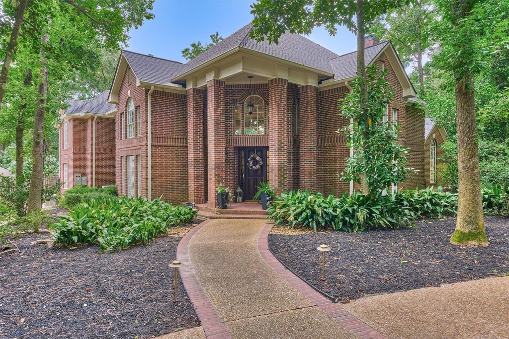 72 Village Hill Drive Drive, Conroe, TX 77304