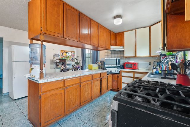 1020 N Kemp, Compton, CA 90220