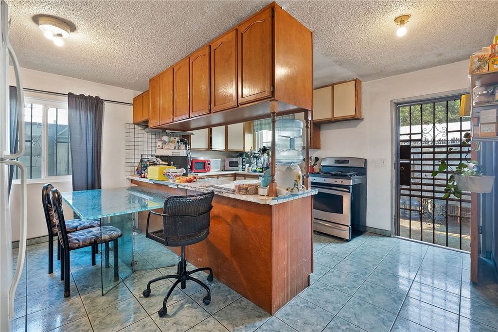 1020 N Kemp, Compton, CA 90220