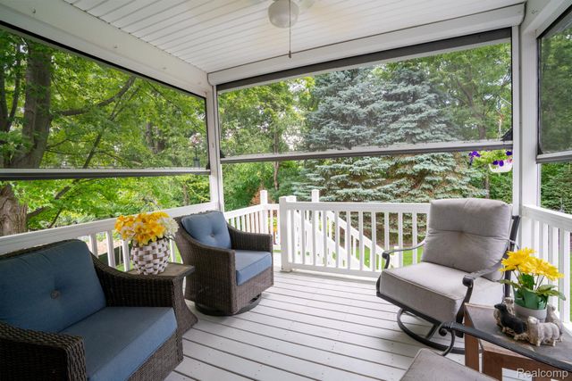 5653 Trail Side Lane 9, Hamburg Township, MI 48189