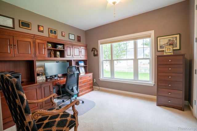 5653 Trail Side Lane 9, Hamburg Township, MI 48189