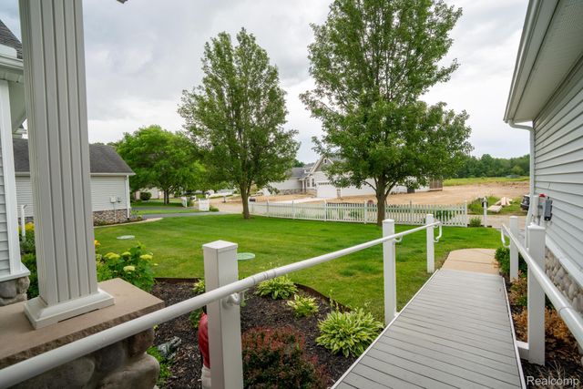 5653 Trail Side Lane 9, Hamburg Township, MI 48189
