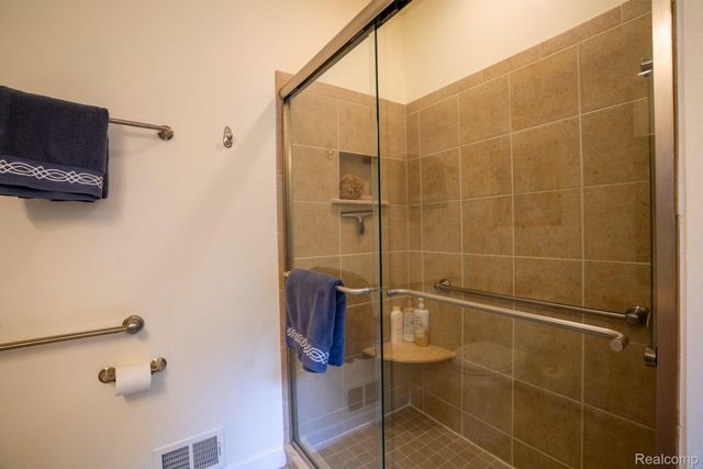 5653 Trail Side Lane 9, Hamburg Township, MI 48189
