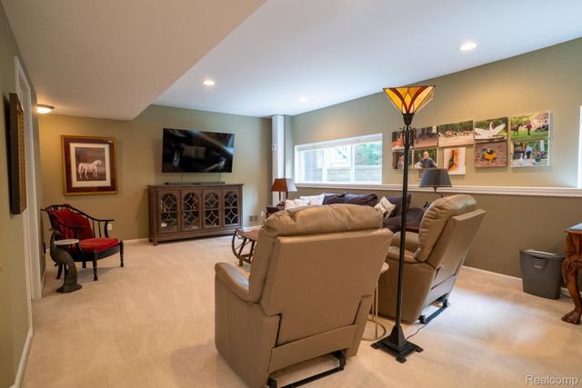 5653 Trail Side Lane 9, Hamburg Township, MI 48189