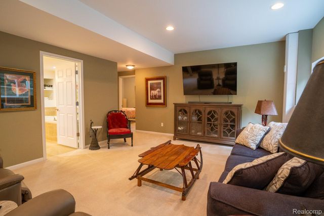 5653 Trail Side Lane 9, Hamburg Township, MI 48189