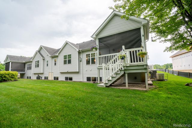 5653 Trail Side Lane 9, Hamburg Township, MI 48189