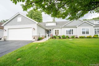 5653 Trail Side Lane 9, Hamburg Township, MI 48189