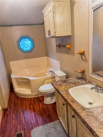 9046 Old Macey Road, Hearne, TX 77859