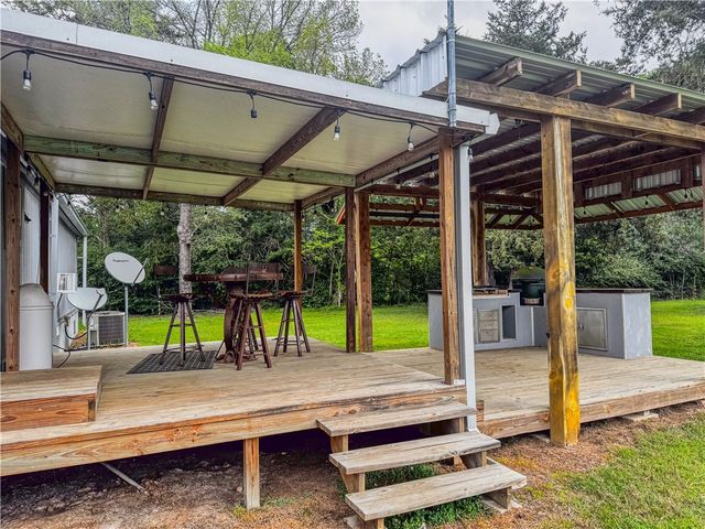 9046 Old Macey Road, Hearne, TX 77859