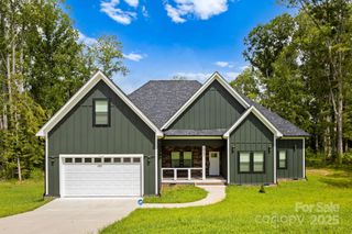 2002 Plain Field Drive, Bessemer City, NC 28016