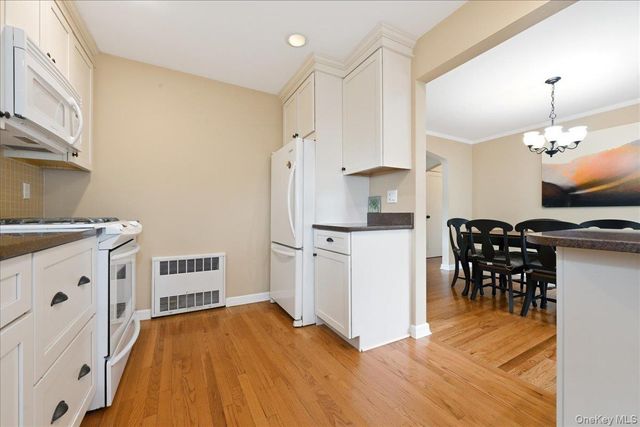 43 Scott Street, New Hyde Park, NY 11040