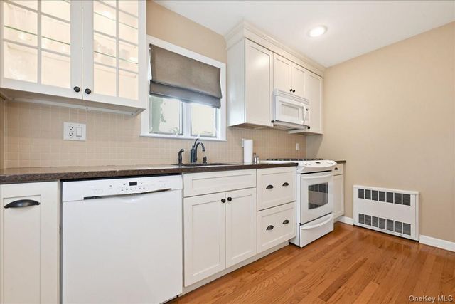 43 Scott Street, New Hyde Park, NY 11040