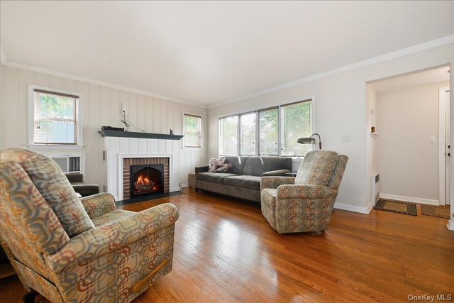 43 Scott Street, New Hyde Park, NY 11040